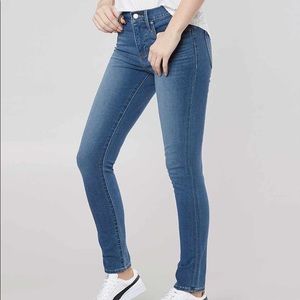 NWOT! Levi's Style#311 Shaping Skinny Jeans